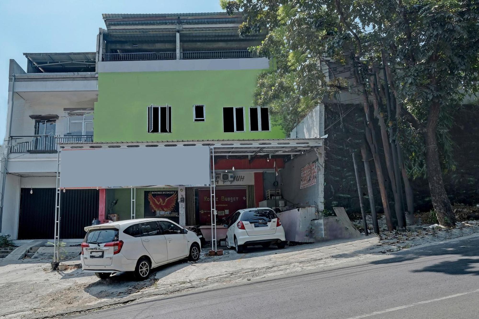 Oyo Life 92877 Hotel Rainbow 7296 Semarang Exteriör bild