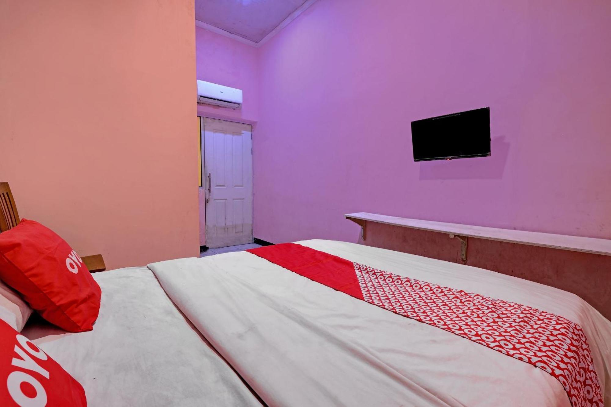 Oyo Life 92877 Hotel Rainbow 7296 Semarang Exteriör bild