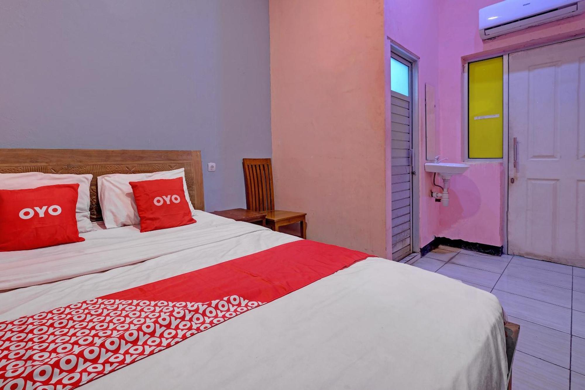 Oyo Life 92877 Hotel Rainbow 7296 Semarang Exteriör bild