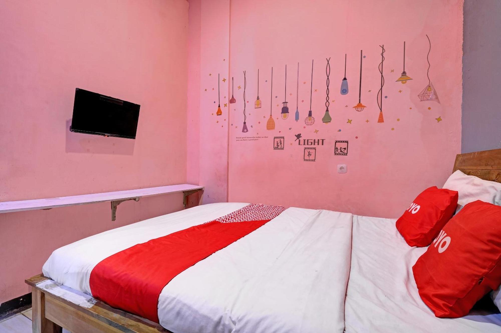 Oyo Life 92877 Hotel Rainbow 7296 Semarang Exteriör bild