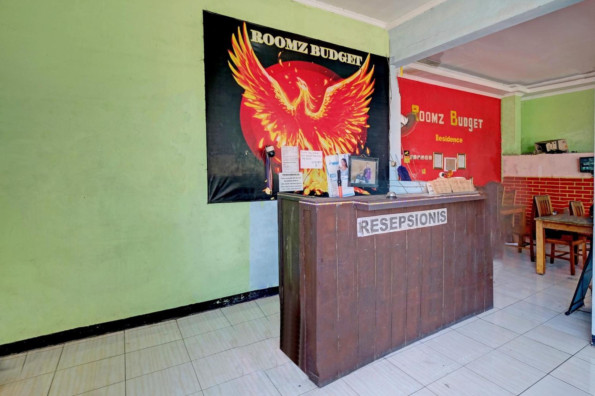 Oyo Life 92877 Hotel Rainbow 7296 Semarang Exteriör bild
