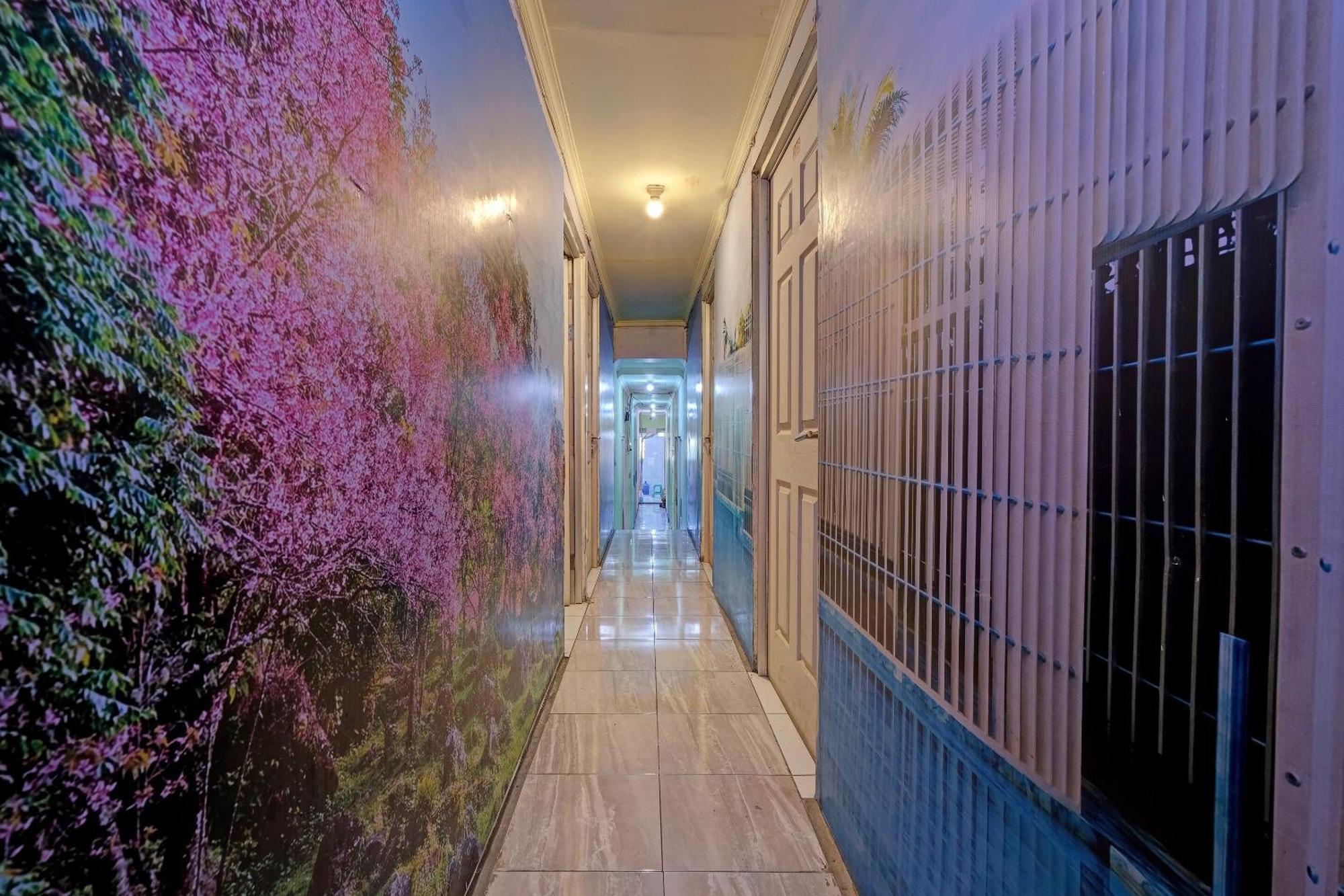 Oyo Life 92877 Hotel Rainbow 7296 Semarang Exteriör bild