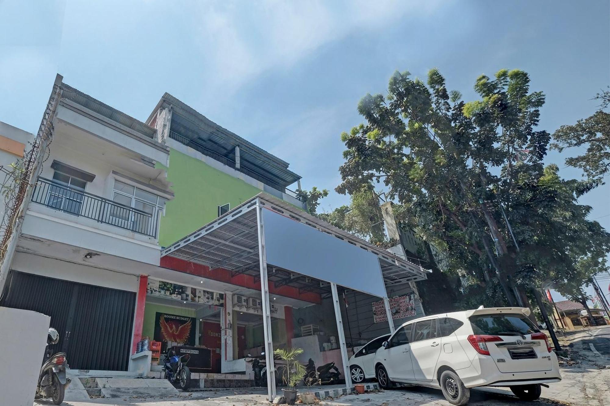 Oyo Life 92877 Hotel Rainbow 7296 Semarang Exteriör bild