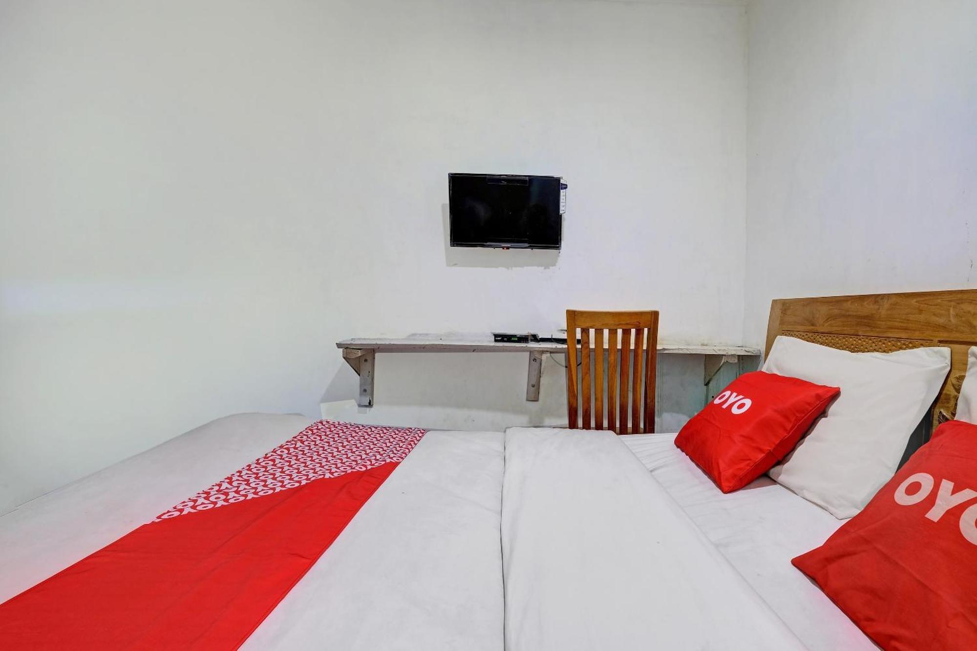 Oyo Life 92877 Hotel Rainbow 7296 Semarang Exteriör bild